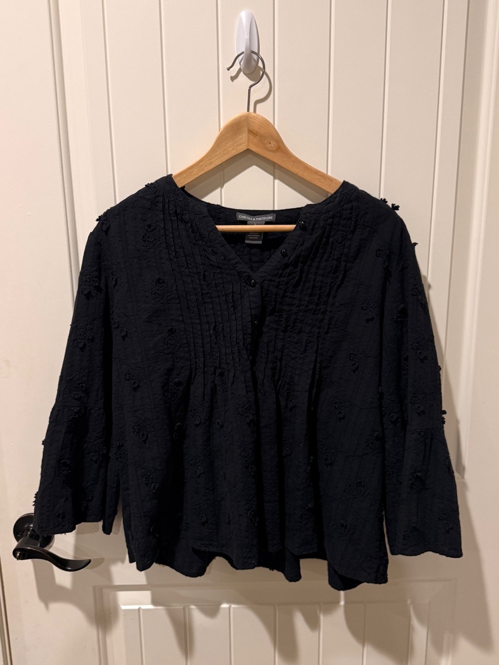 Chelsea & Theodore Black Textured Button-Front Blouse
